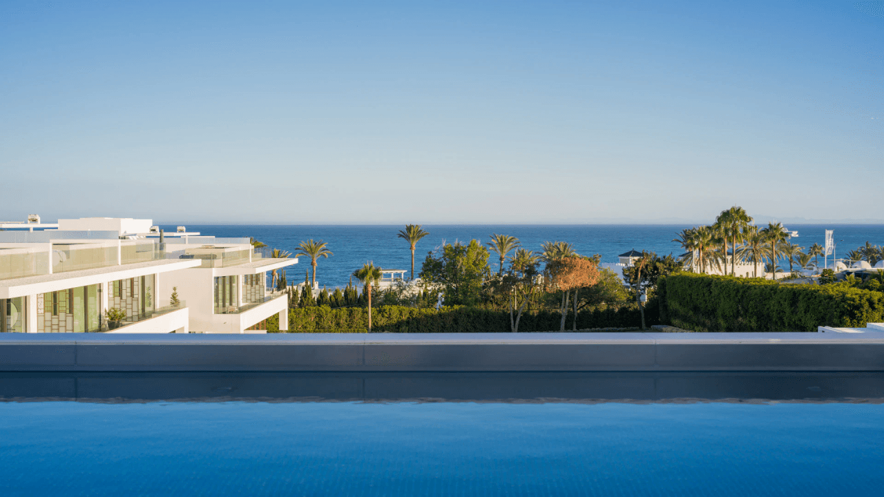 How to choose Between Sea View, Mountain or Open View Properties in Spain