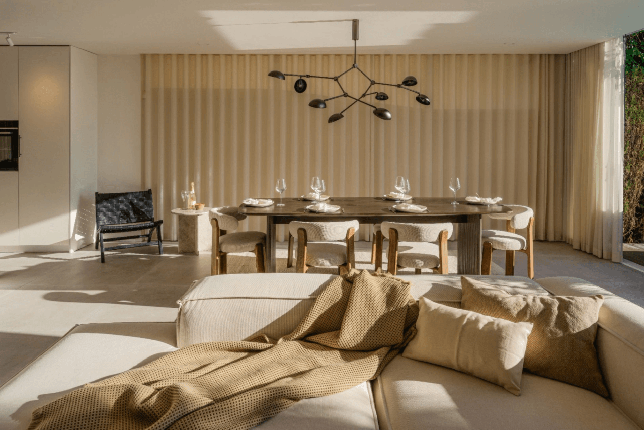 Stunning 3 bedroom ground floor apartment with sea and mountain views