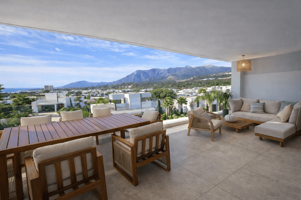Luxurious Apartment with Panoramic Sea & Mountain Views in Soul, Marbella