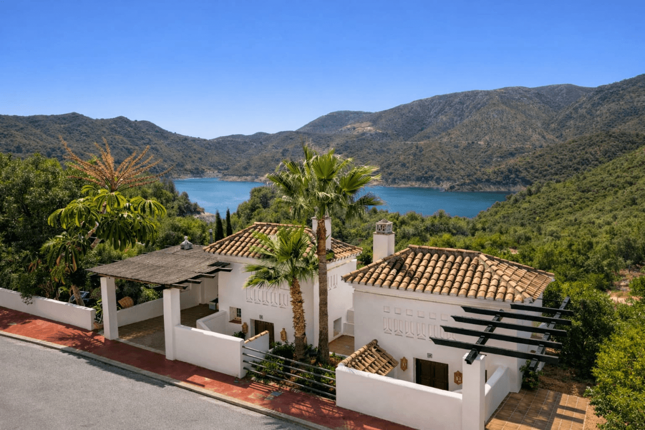 Magnificent townhouse in Zahara de istán