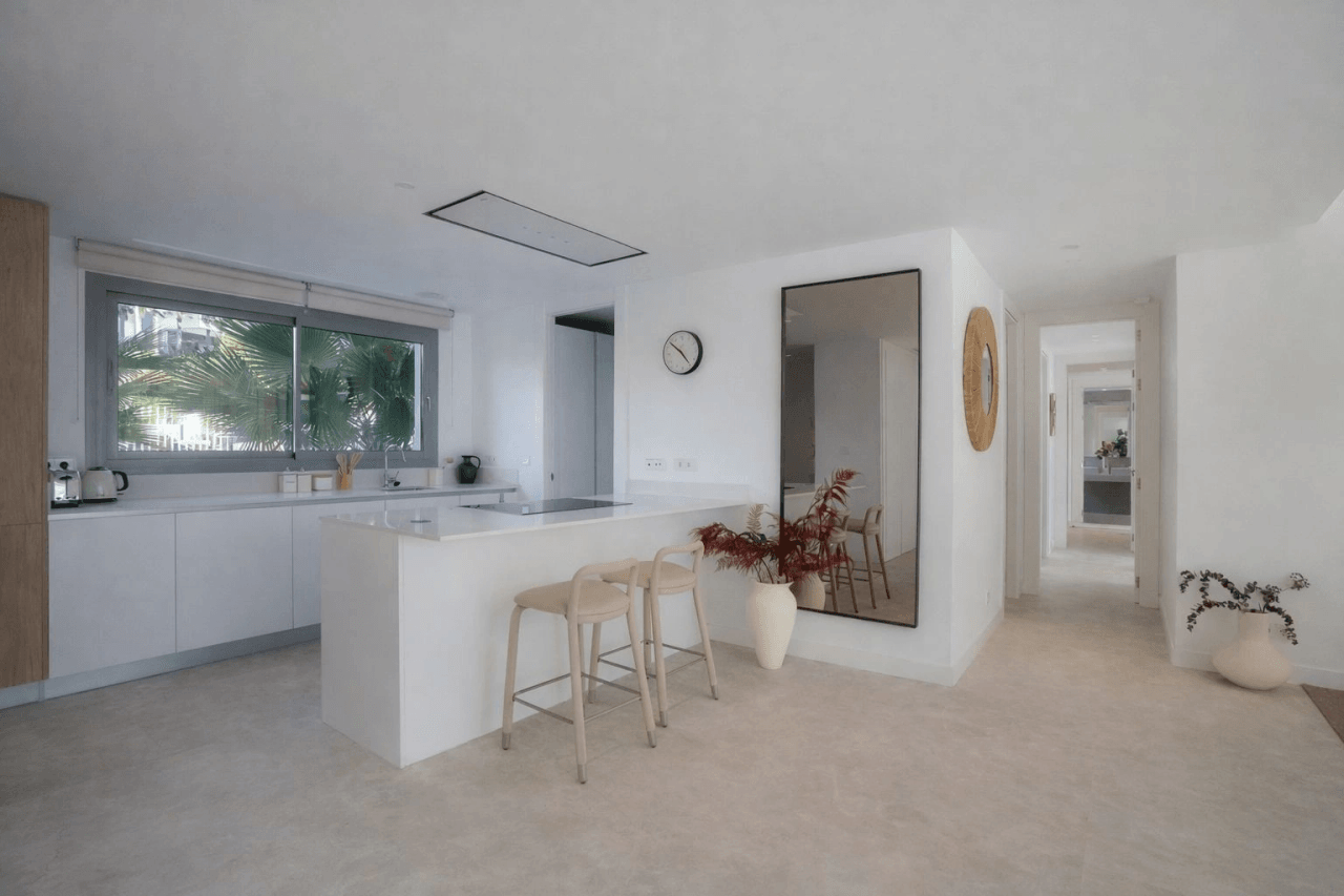 Luxurious Apartment with Panoramic Sea & Mountain Views in Soul, Marbella