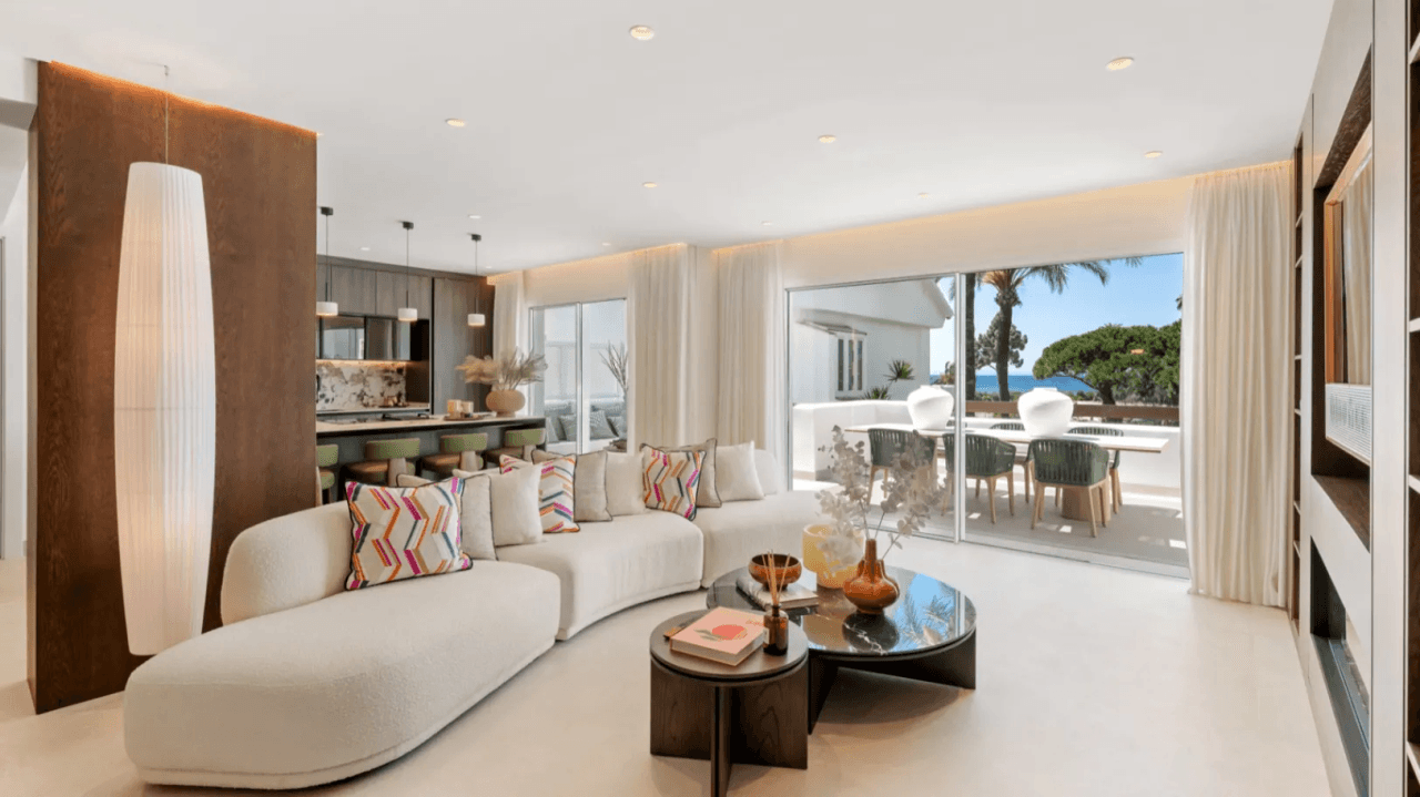 LUXURY APARTMENT IN PALM BEACH, MARBELLA-Bedrooms: 3 Bathrooms: 2