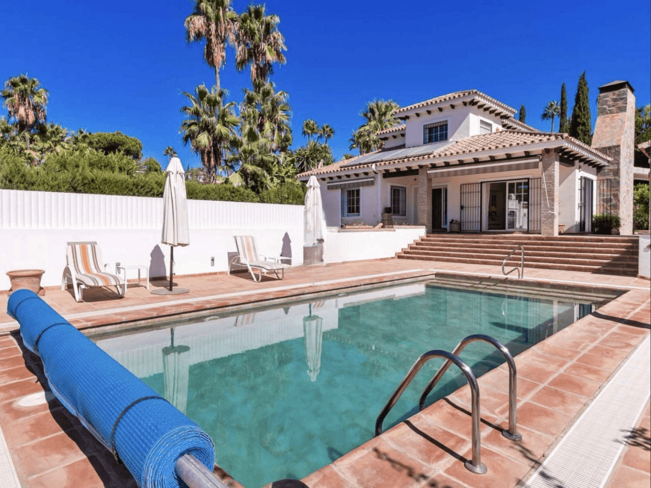 Chalet for sale with 5 bedrooms in Estepona, Benamara - Atalaya
