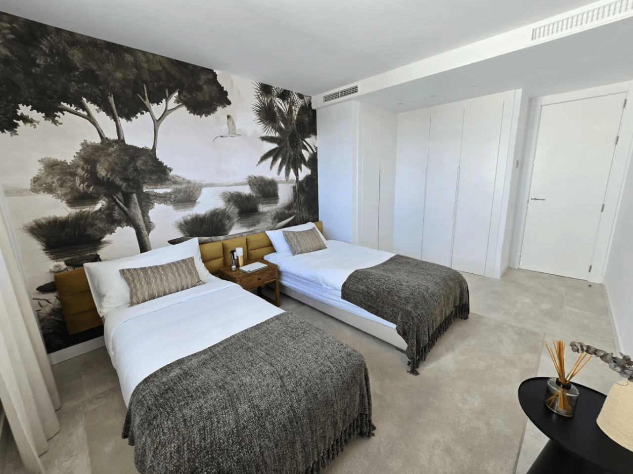Luxurious Apartment with Panoramic Sea & Mountain Views in Soul, Marbella