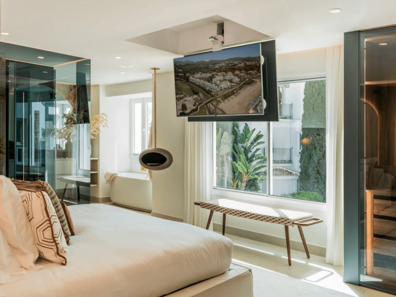 LUXURY APARTMENT IN PALM BEACH, MARBELLA-Bedrooms: 3 Bathrooms: 2