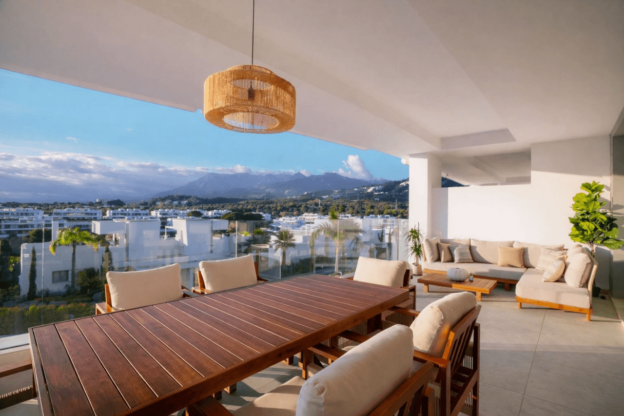 Luxurious Apartment with Panoramic Sea & Mountain Views in Soul, Marbella