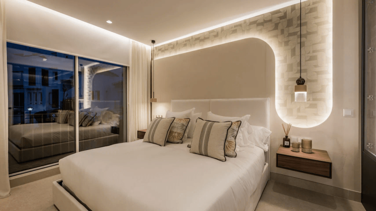 LUXURY APARTMENT IN PALM BEACH, MARBELLA-Bedrooms: 3 Bathrooms: 2