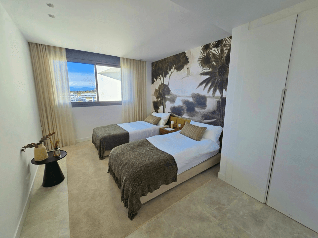 Luxurious Apartment with Panoramic Sea & Mountain Views in Soul, Marbella
