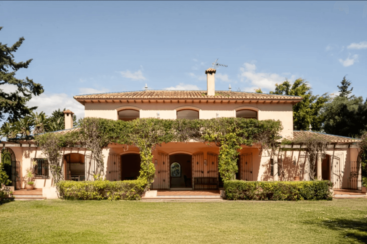 Beachside Villa for Sale · Paraíso Barronal, Estepona