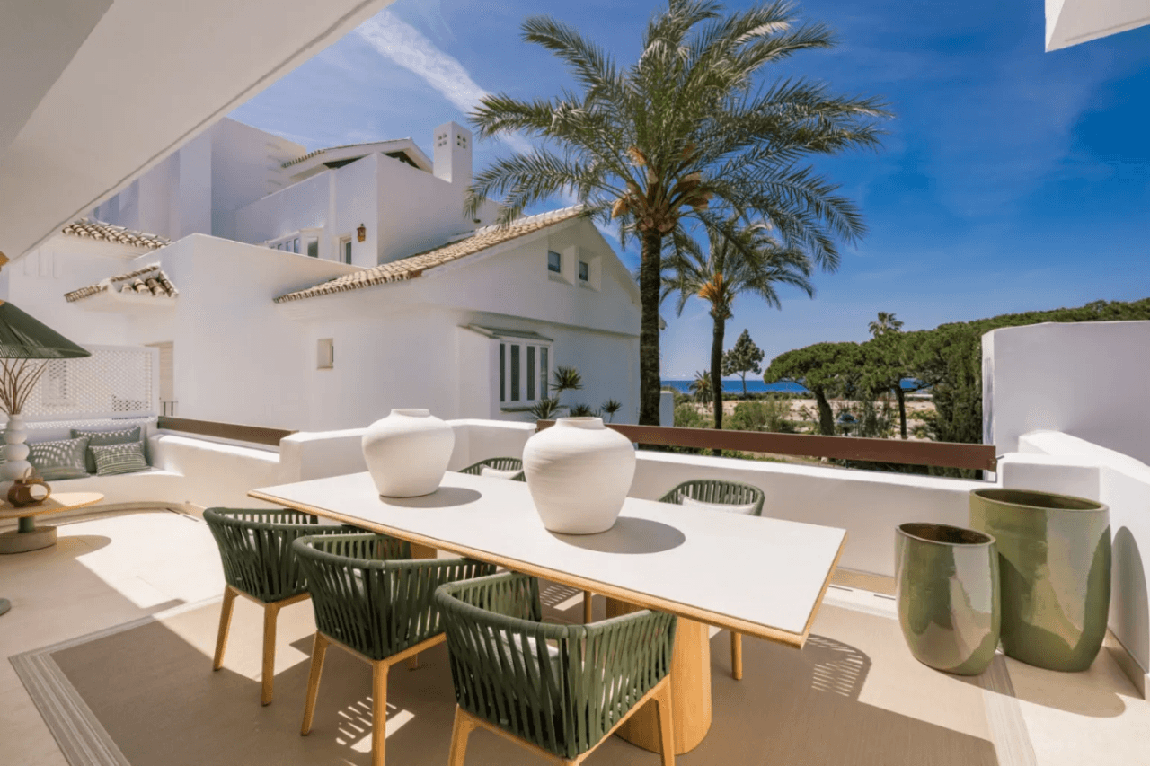 LUXURY APARTMENT IN PALM BEACH, MARBELLA-Bedrooms: 3 Bathrooms: 2