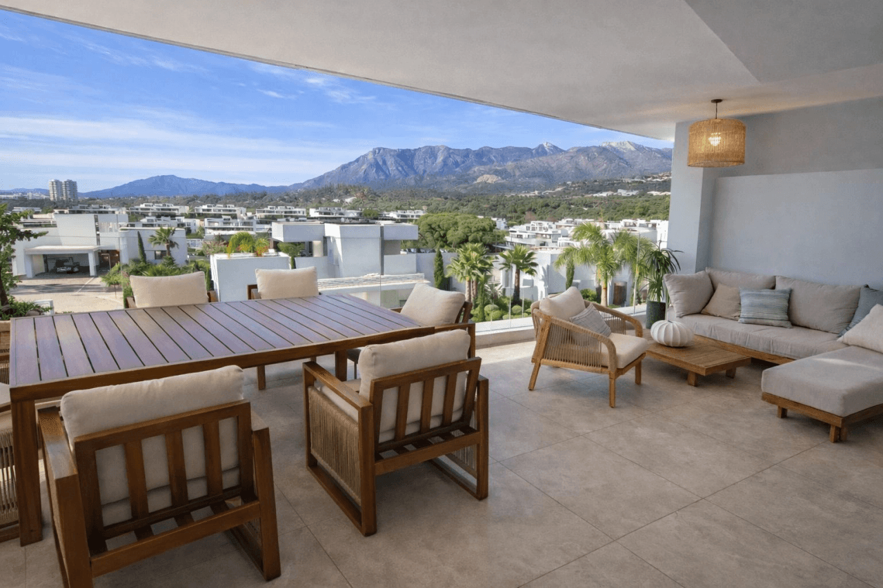 Luxurious Apartment with Panoramic Sea & Mountain Views in Soul, Marbella
