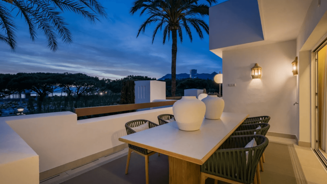 LUXURY APARTMENT IN PALM BEACH, MARBELLA-Bedrooms: 3 Bathrooms: 2