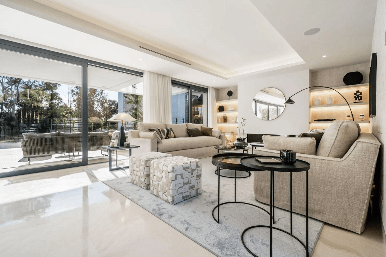 Chalet for sale with 4 bedrooms in Benamara, Estepona