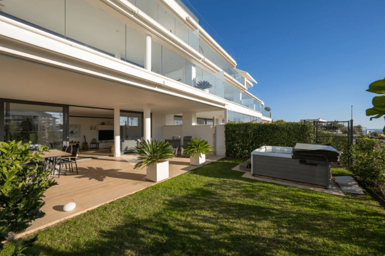 Exclusive Luxury Ground-Floor Residence with Spacious Private Garden and Maximum Privacy