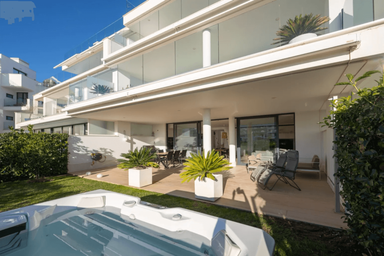 Exclusive Luxury Ground-Floor Residence with Spacious Private Garden and Maximum Privacy