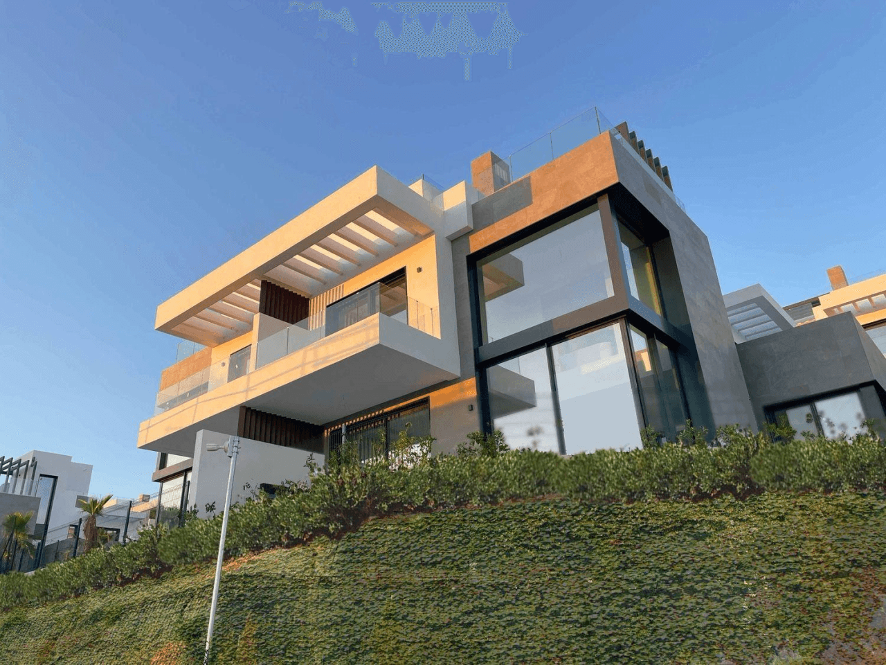Chalet for sale with 6 bedrooms in Marbella, Rio Real-Los Monteros