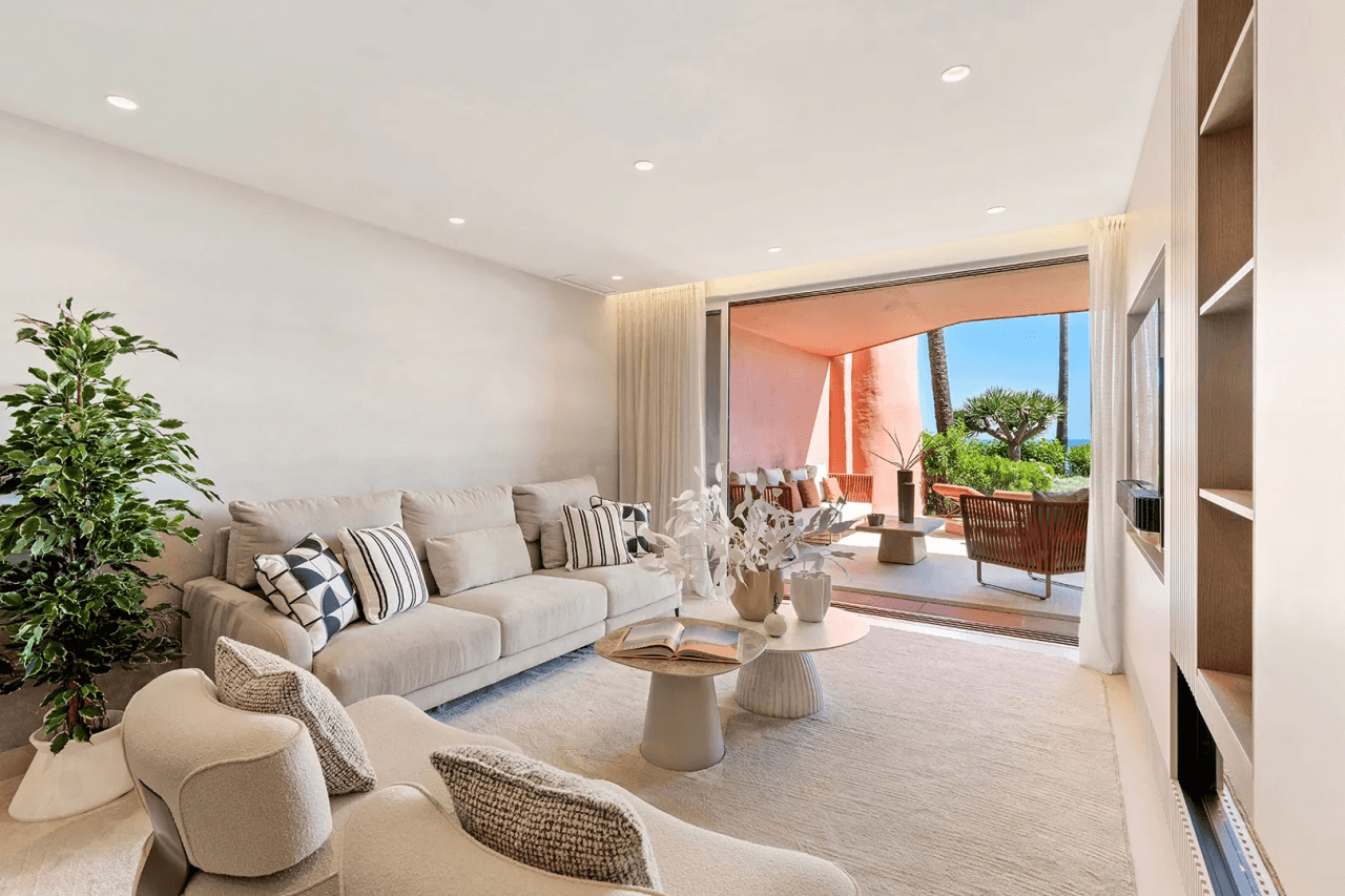 LUXURY PENTHOUSE BETWEEN MARBELLA & ESTEPONA-Bedrooms: 3 Bathrooms: 2