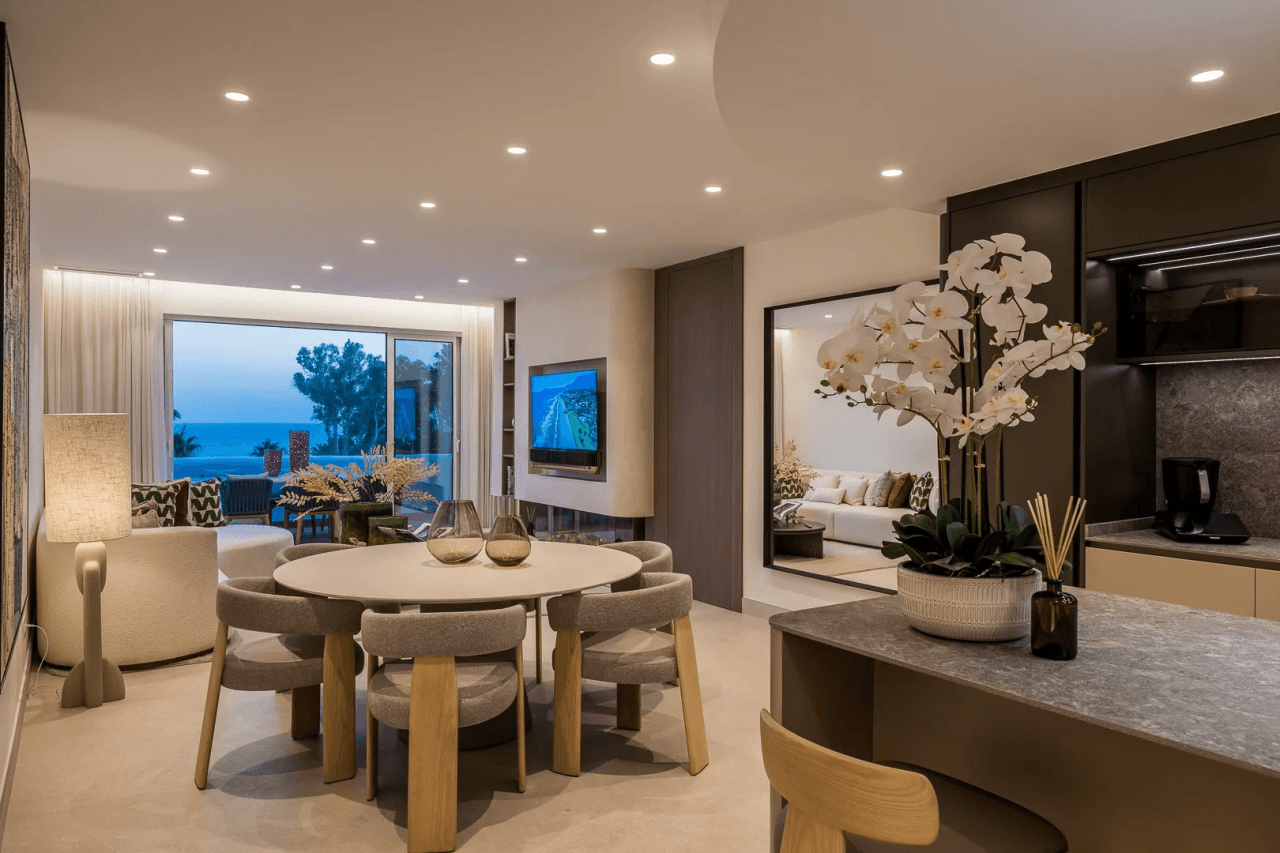 LUXURY PENTHOUSE BETWEEN MARBELLA & ESTEPONA-Bedrooms: 3 Bathrooms: 2
