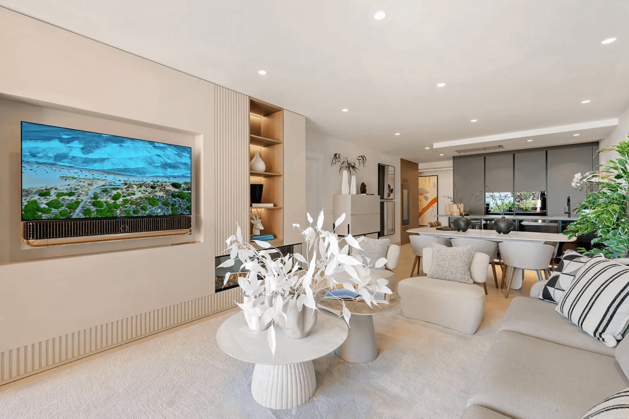 LUXURY PENTHOUSE BETWEEN MARBELLA & ESTEPONA-Bedrooms: 3 Bathrooms: 2