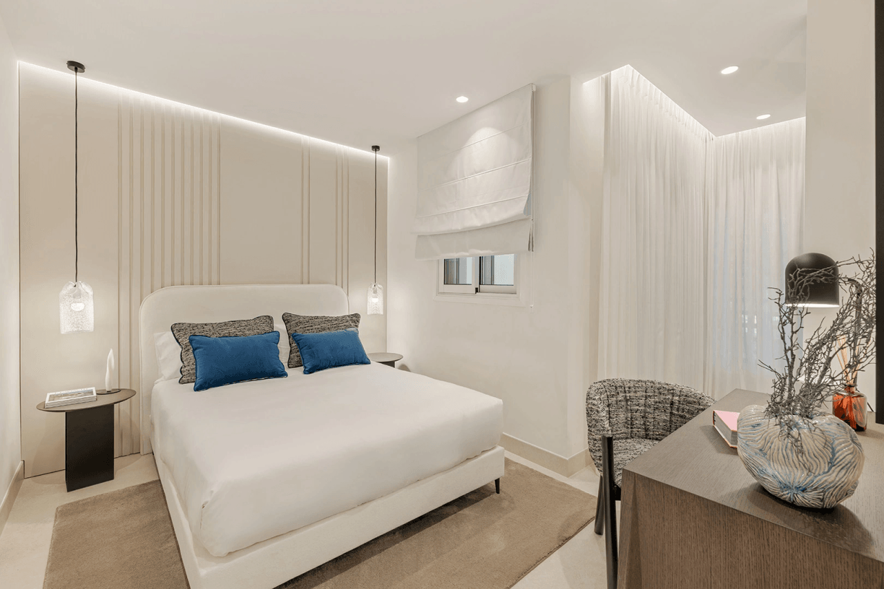 LUXURY PENTHOUSE BETWEEN MARBELLA & ESTEPONA-Bedrooms: 3-Bathrooms: 3
