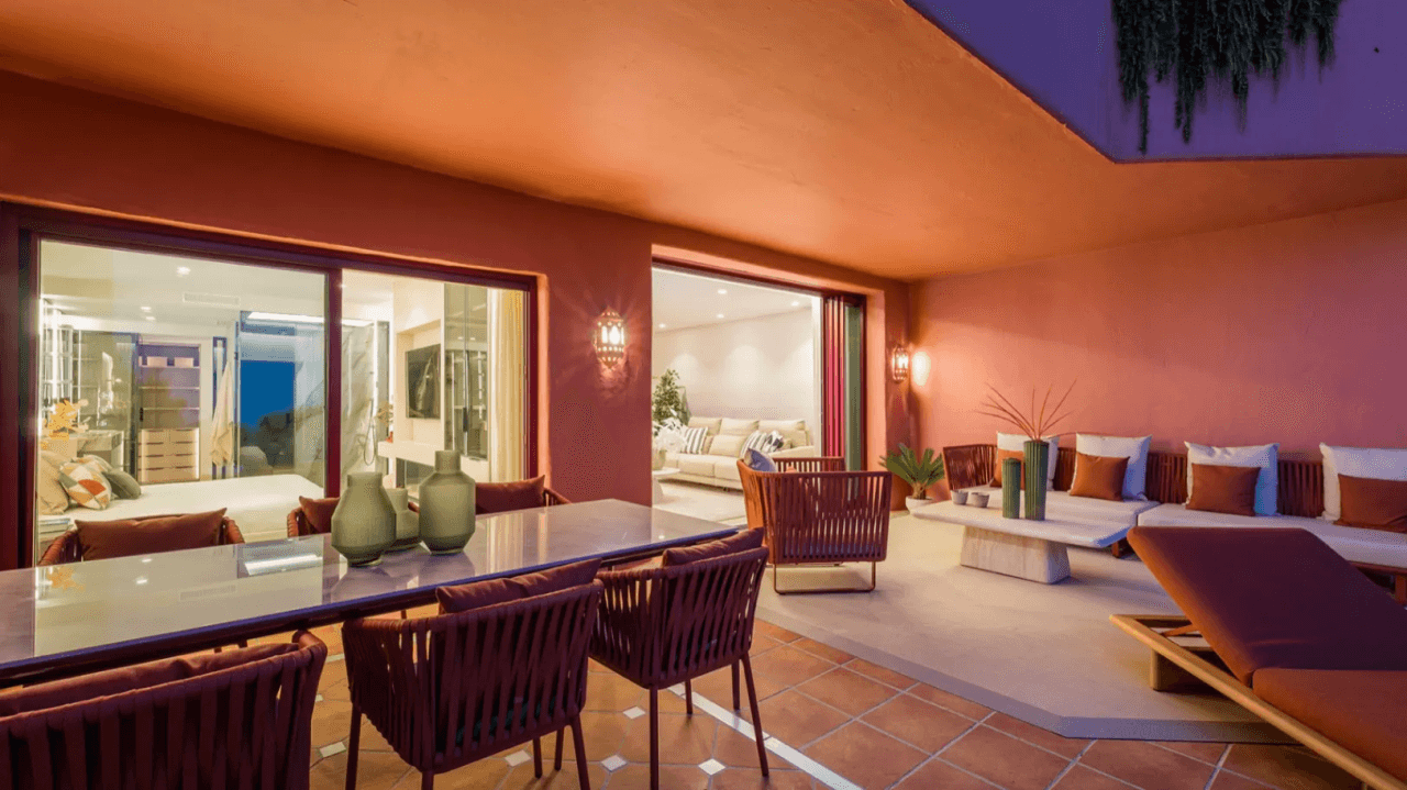 LUXURY PENTHOUSE BETWEEN MARBELLA & ESTEPONA-Bedrooms: 3 Bathrooms: 2