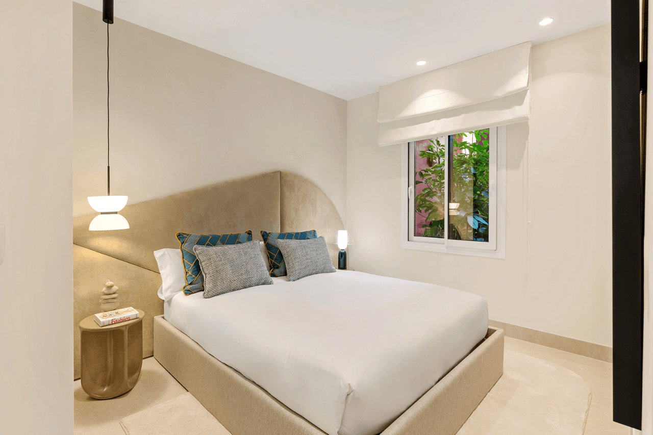 LUXURY PENTHOUSE BETWEEN MARBELLA & ESTEPONA-Bedrooms: 3 Bathrooms: 2