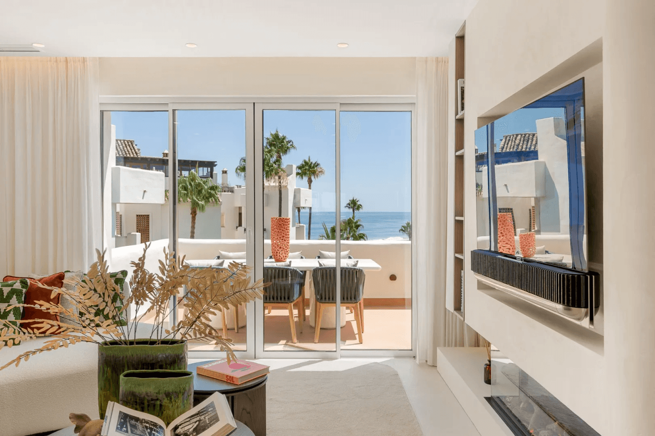 LUXURY PENTHOUSE BETWEEN MARBELLA & ESTEPONA-Bedrooms: 3 Bathrooms: 2