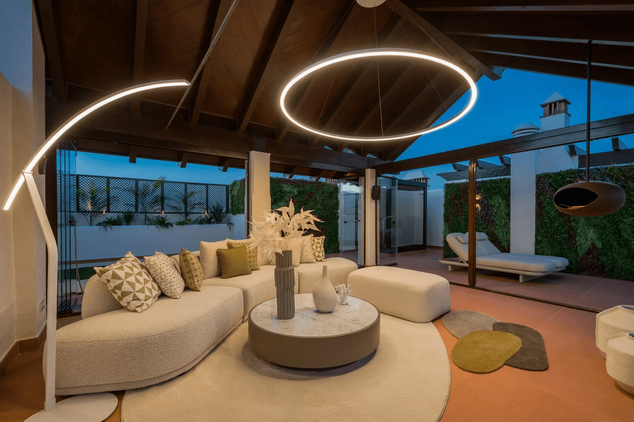 LUXURY PENTHOUSE BETWEEN MARBELLA & ESTEPONA-Bedrooms: 3 Bathrooms: 2