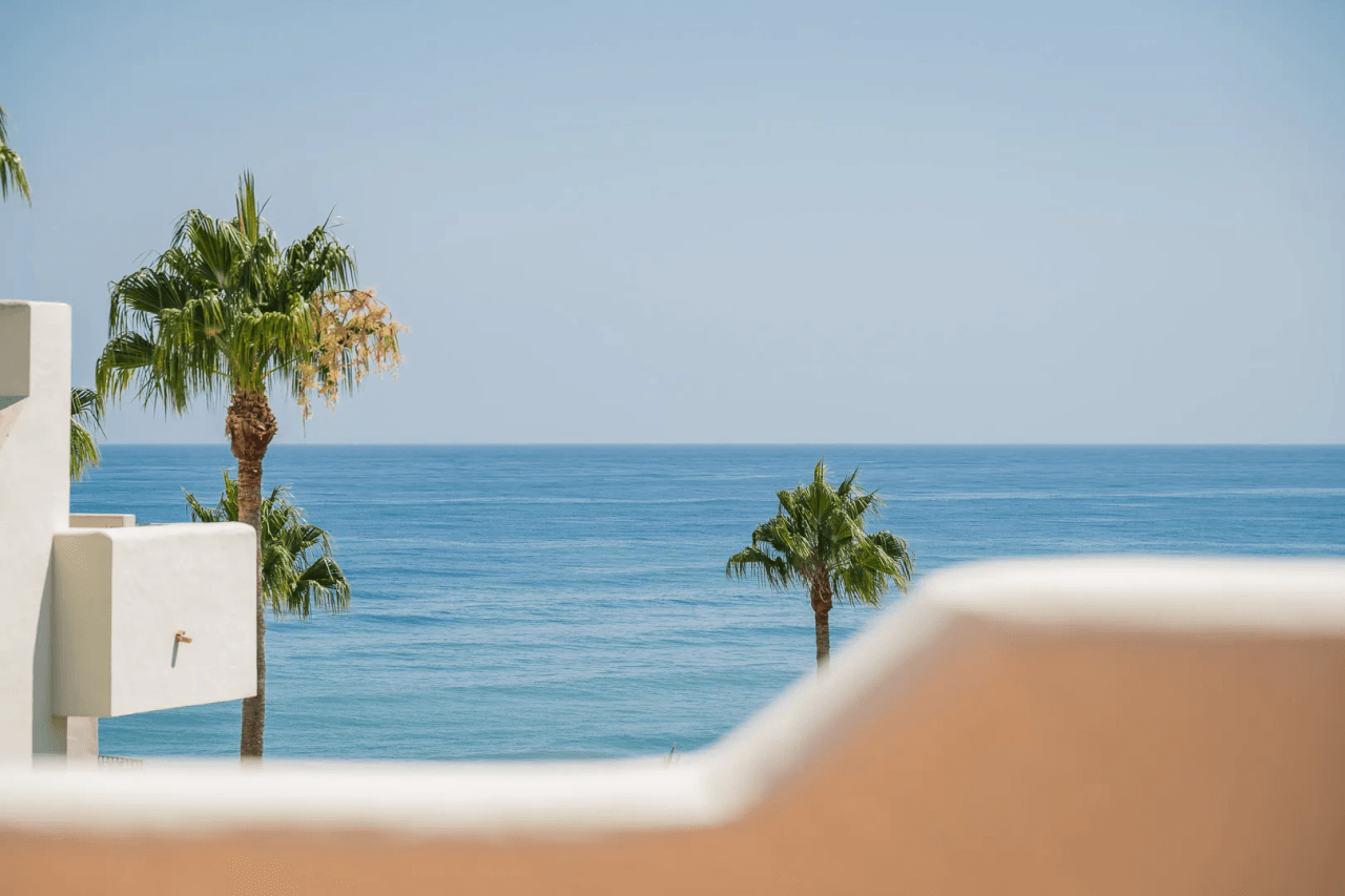 LUXURY PENTHOUSE BETWEEN MARBELLA & ESTEPONA-Bedrooms: 3 Bathrooms: 2