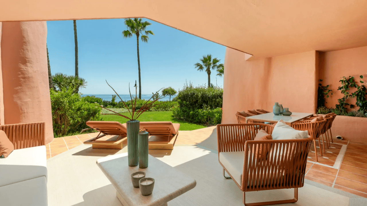 LUXURY PENTHOUSE BETWEEN MARBELLA & ESTEPONA-Bedrooms: 3 Bathrooms: 2