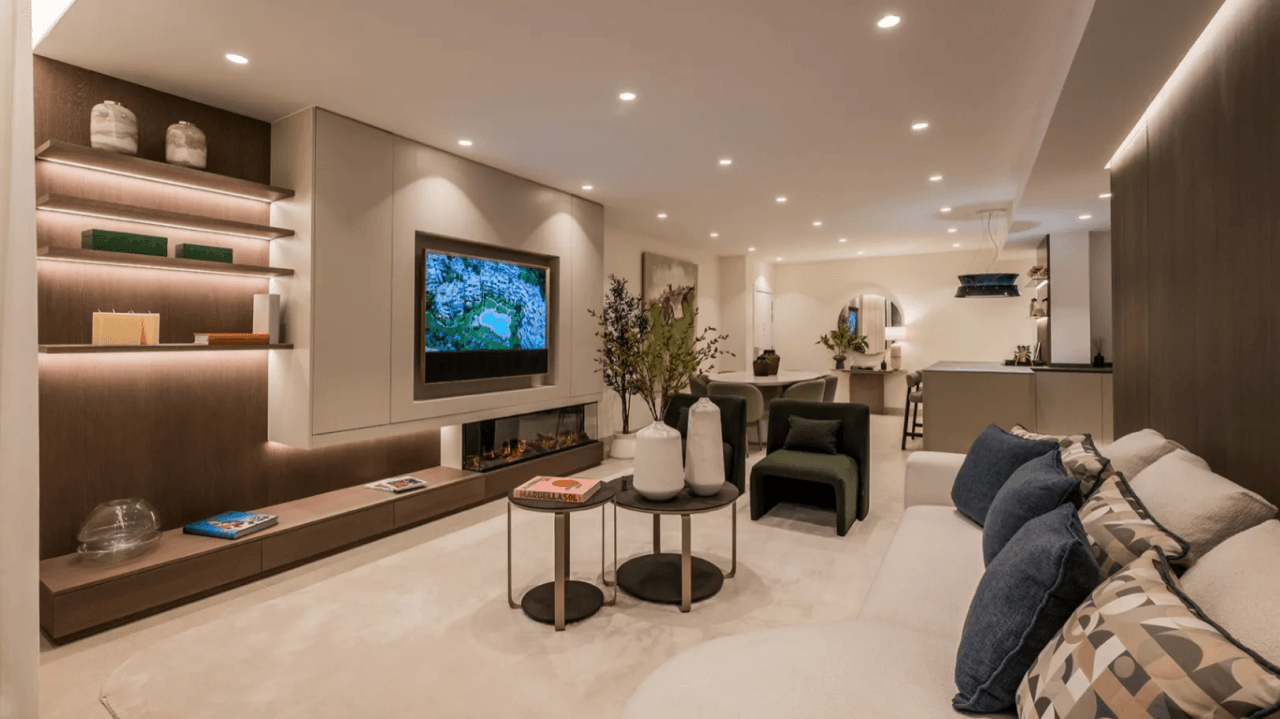 LUXURY PENTHOUSE BETWEEN MARBELLA & ESTEPONA-Bedrooms: 3-Bathrooms: 3