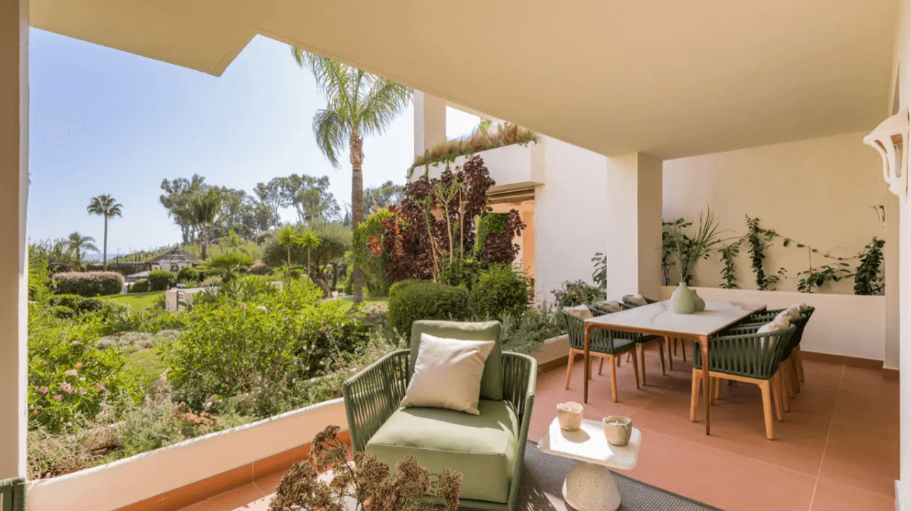 LUXURY PENTHOUSE BETWEEN MARBELLA & ESTEPONA-Bedrooms: 3-Bathrooms: 3