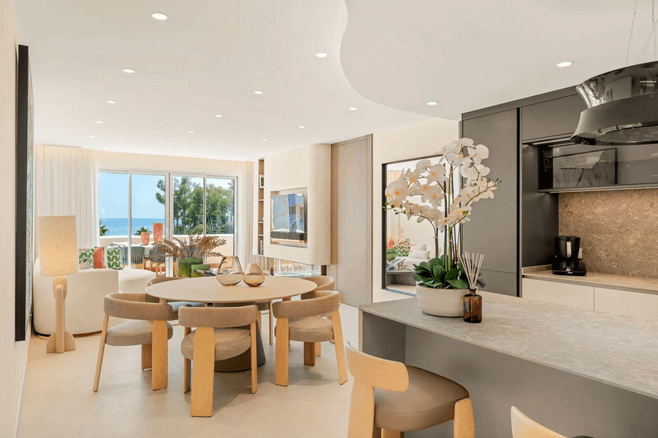 LUXURY PENTHOUSE BETWEEN MARBELLA & ESTEPONA-Bedrooms: 3 Bathrooms: 2