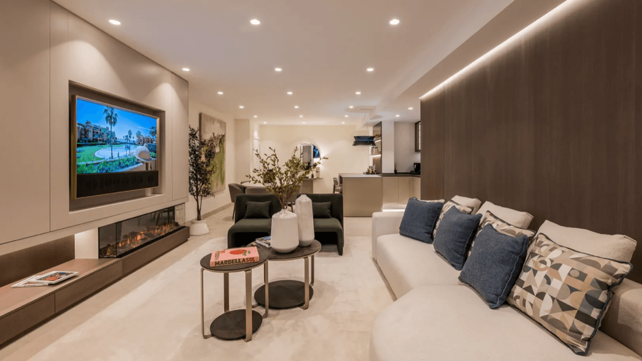 LUXURY PENTHOUSE BETWEEN MARBELLA & ESTEPONA-Bedrooms: 3-Bathrooms: 3