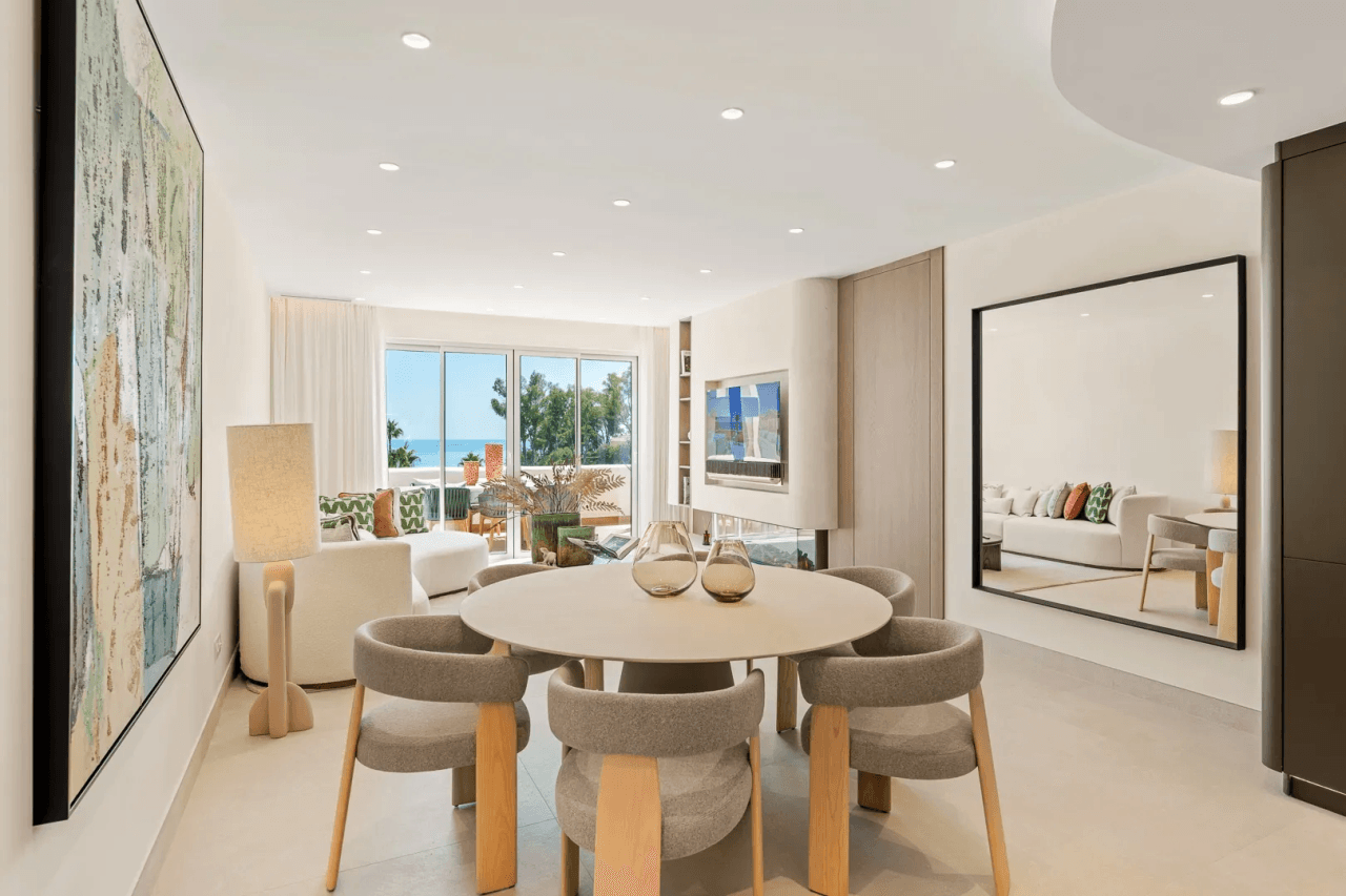 LUXURY PENTHOUSE BETWEEN MARBELLA & ESTEPONA-Bedrooms: 3 Bathrooms: 2