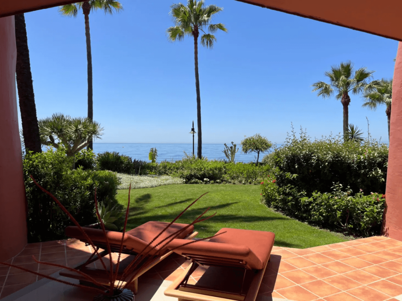 LUXURY PENTHOUSE BETWEEN MARBELLA & ESTEPONA-Bedrooms: 3 Bathrooms: 2