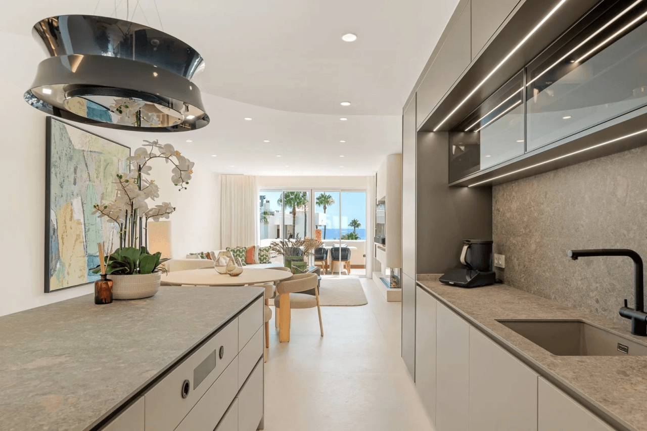 LUXURY PENTHOUSE BETWEEN MARBELLA & ESTEPONA-Bedrooms: 3 Bathrooms: 2