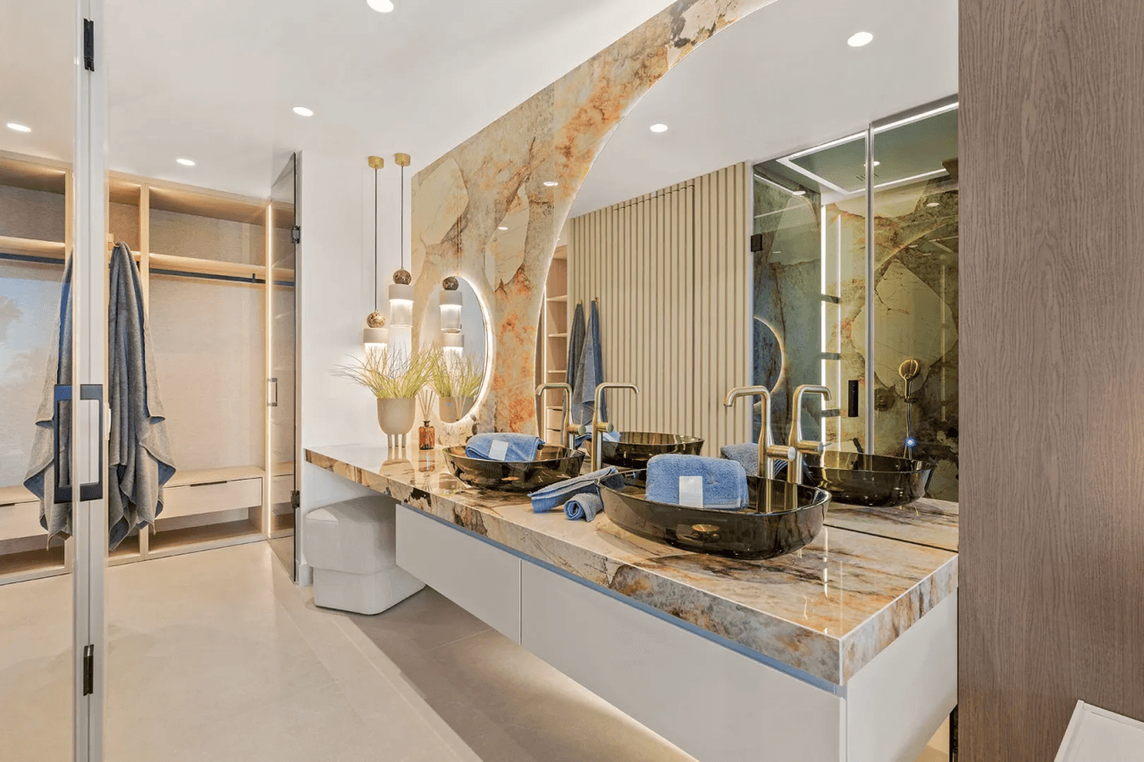 LUXURY PENTHOUSE BETWEEN MARBELLA & ESTEPONA-Bedrooms: 3-Bathrooms: 3