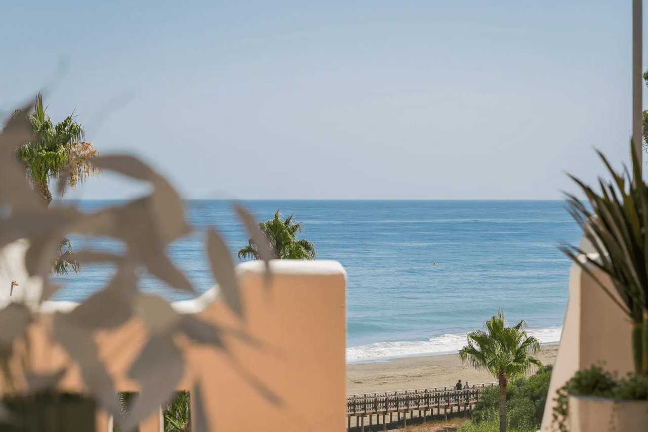 LUXURY PENTHOUSE BETWEEN MARBELLA & ESTEPONA-Bedrooms: 3 Bathrooms: 2