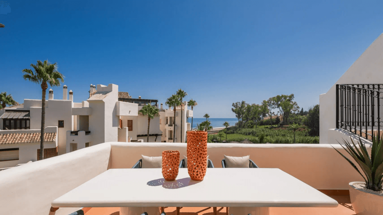 LUXURY PENTHOUSE BETWEEN MARBELLA & ESTEPONA-Bedrooms: 3 Bathrooms: 2