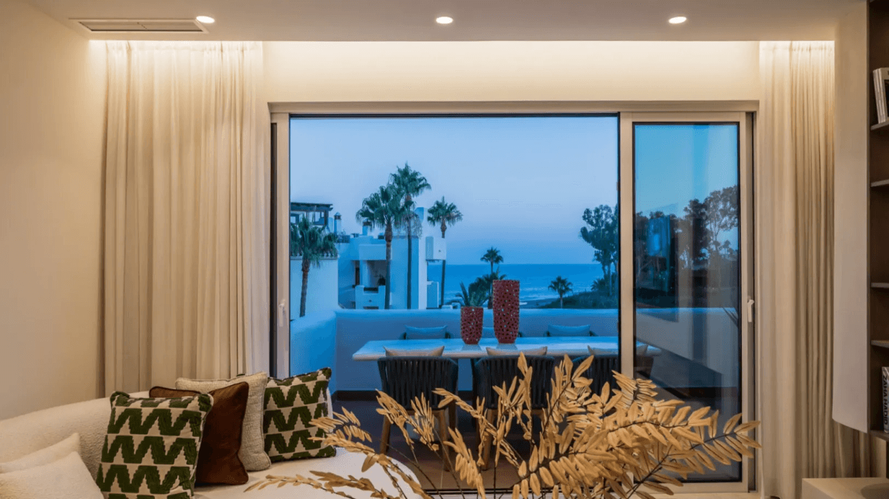LUXURY PENTHOUSE BETWEEN MARBELLA & ESTEPONA-Bedrooms: 3 Bathrooms: 2