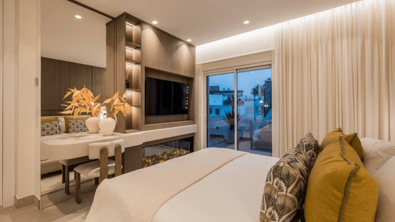 LUXURY PENTHOUSE BETWEEN MARBELLA & ESTEPONA-Bedrooms: 3 Bathrooms: 2