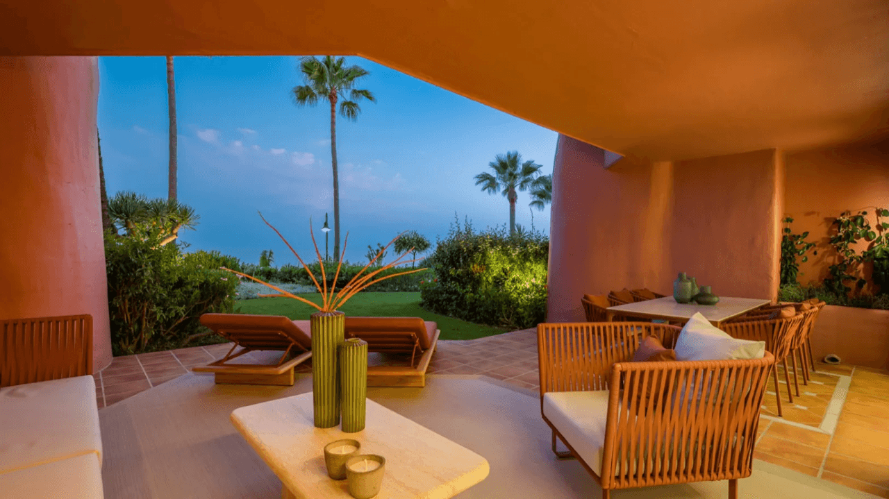 LUXURY PENTHOUSE BETWEEN MARBELLA & ESTEPONA-Bedrooms: 3 Bathrooms: 2