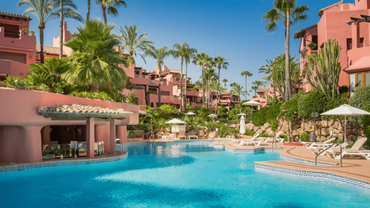 LUXURY PENTHOUSE BETWEEN MARBELLA & ESTEPONA-Bedrooms: 3 Bathrooms: 2