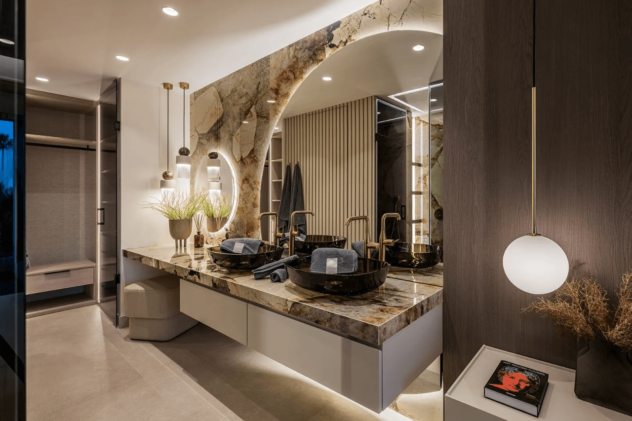 LUXURY PENTHOUSE BETWEEN MARBELLA & ESTEPONA-Bedrooms: 3-Bathrooms: 3