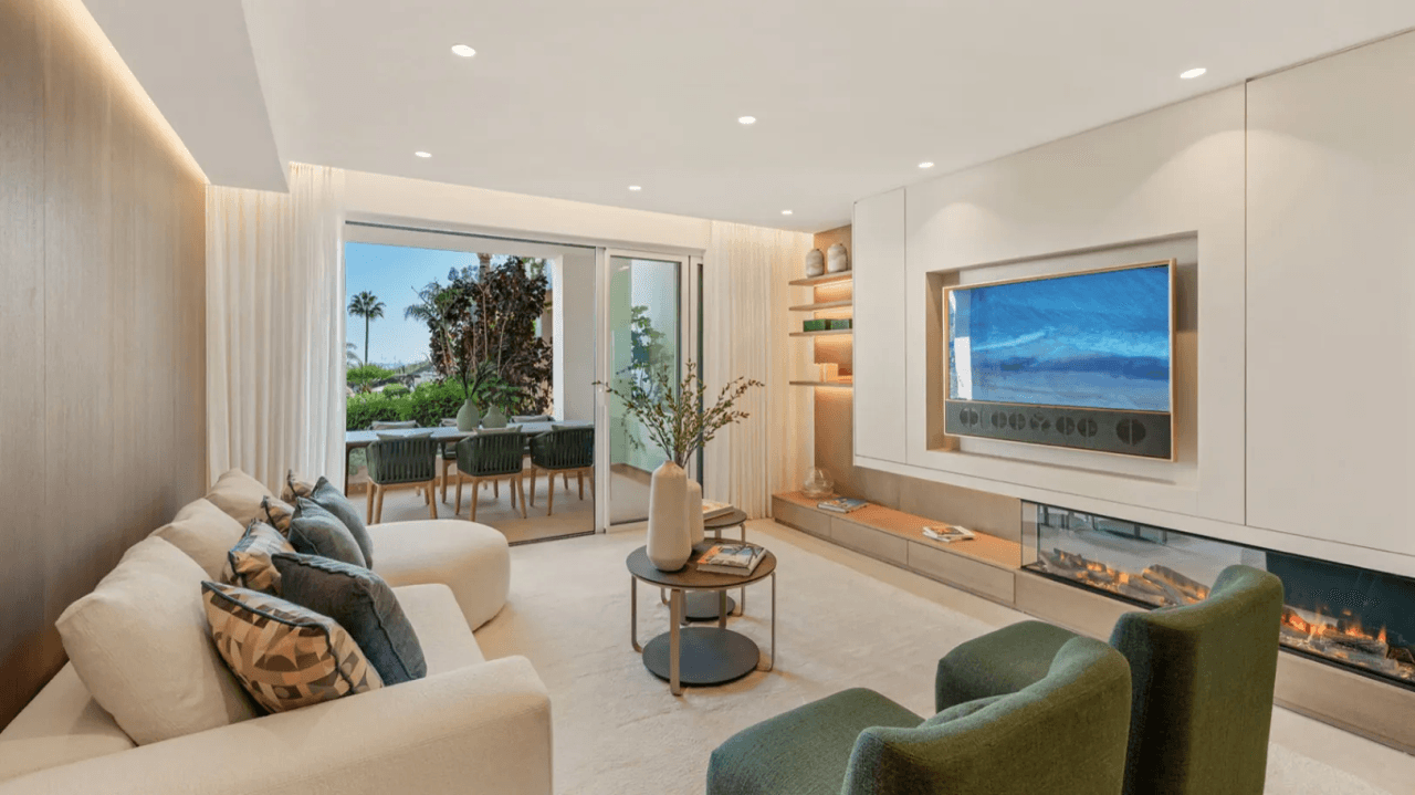 LUXURY PENTHOUSE BETWEEN MARBELLA & ESTEPONA-Bedrooms: 3-Bathrooms: 3