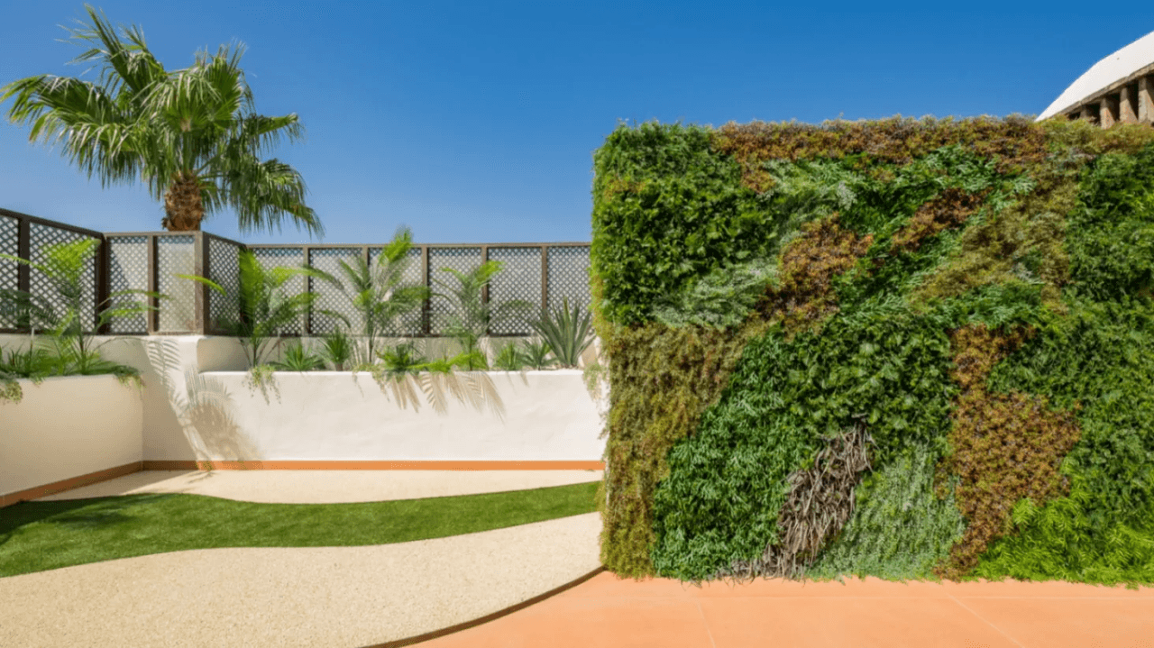 LUXURY PENTHOUSE BETWEEN MARBELLA & ESTEPONA-Bedrooms: 3 Bathrooms: 2