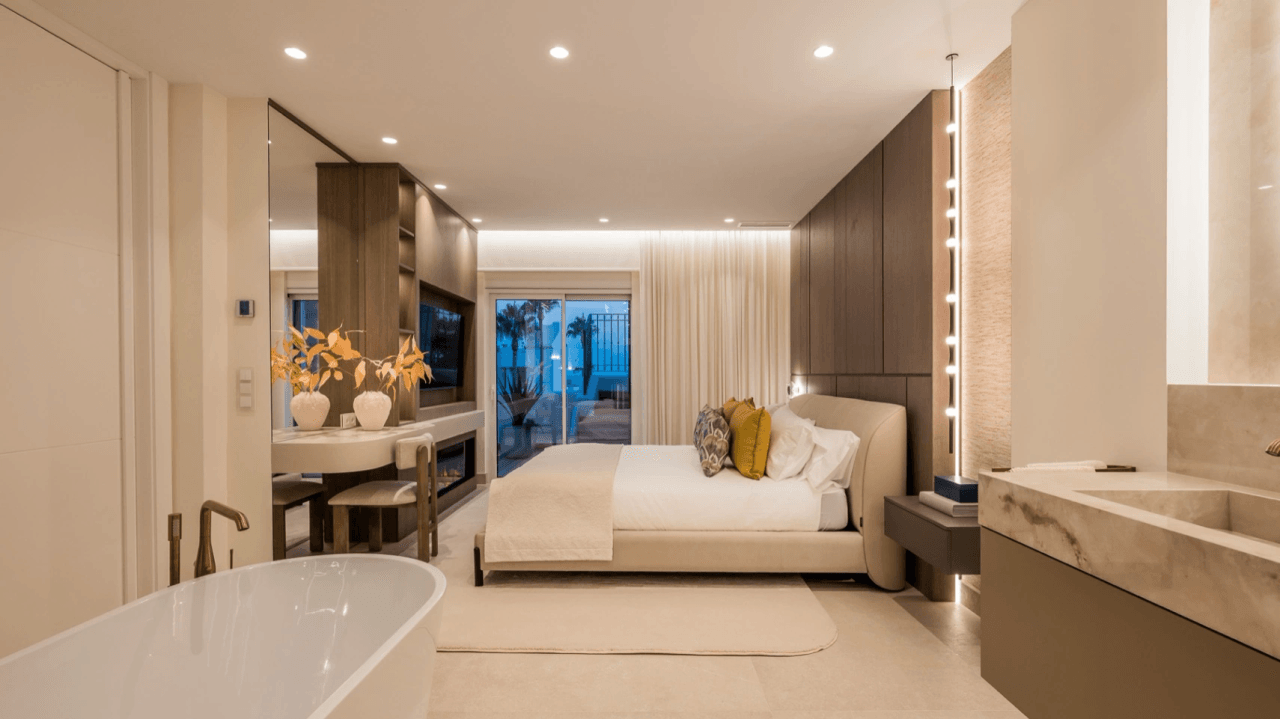 LUXURY PENTHOUSE BETWEEN MARBELLA & ESTEPONA-Bedrooms: 3 Bathrooms: 2