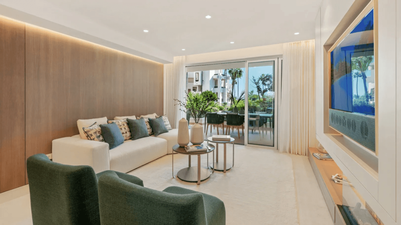 LUXURY PENTHOUSE BETWEEN MARBELLA & ESTEPONA-Bedrooms: 3-Bathrooms: 3