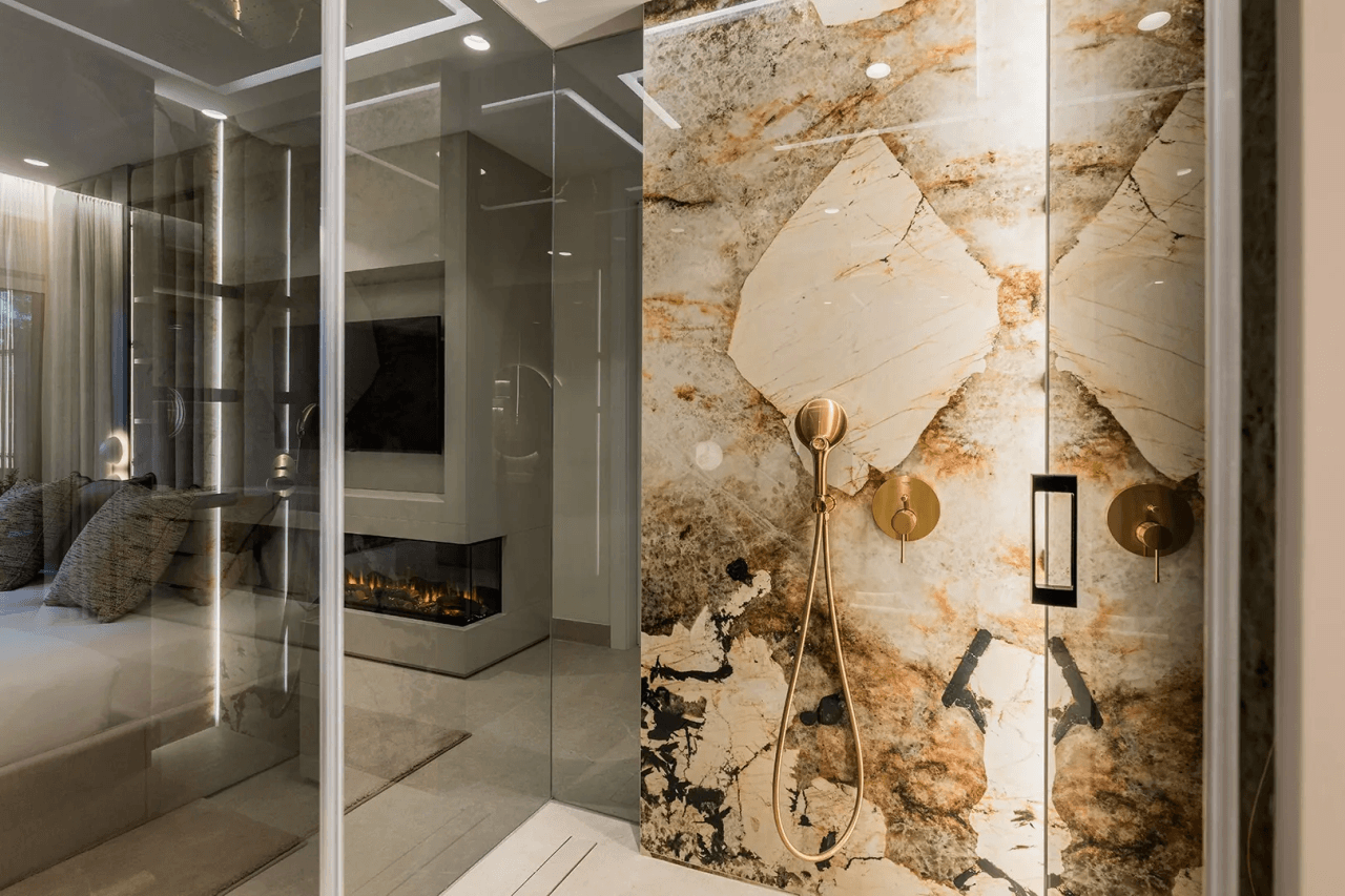 LUXURY PENTHOUSE BETWEEN MARBELLA & ESTEPONA-Bedrooms: 3-Bathrooms: 3
